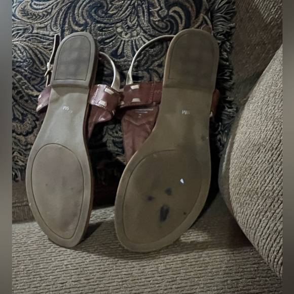 G BY GUESS GG LALLY 2-X BROWN/ METALLIC T STRAP THONG SANDALS Size 9 - Picture 6 of 7